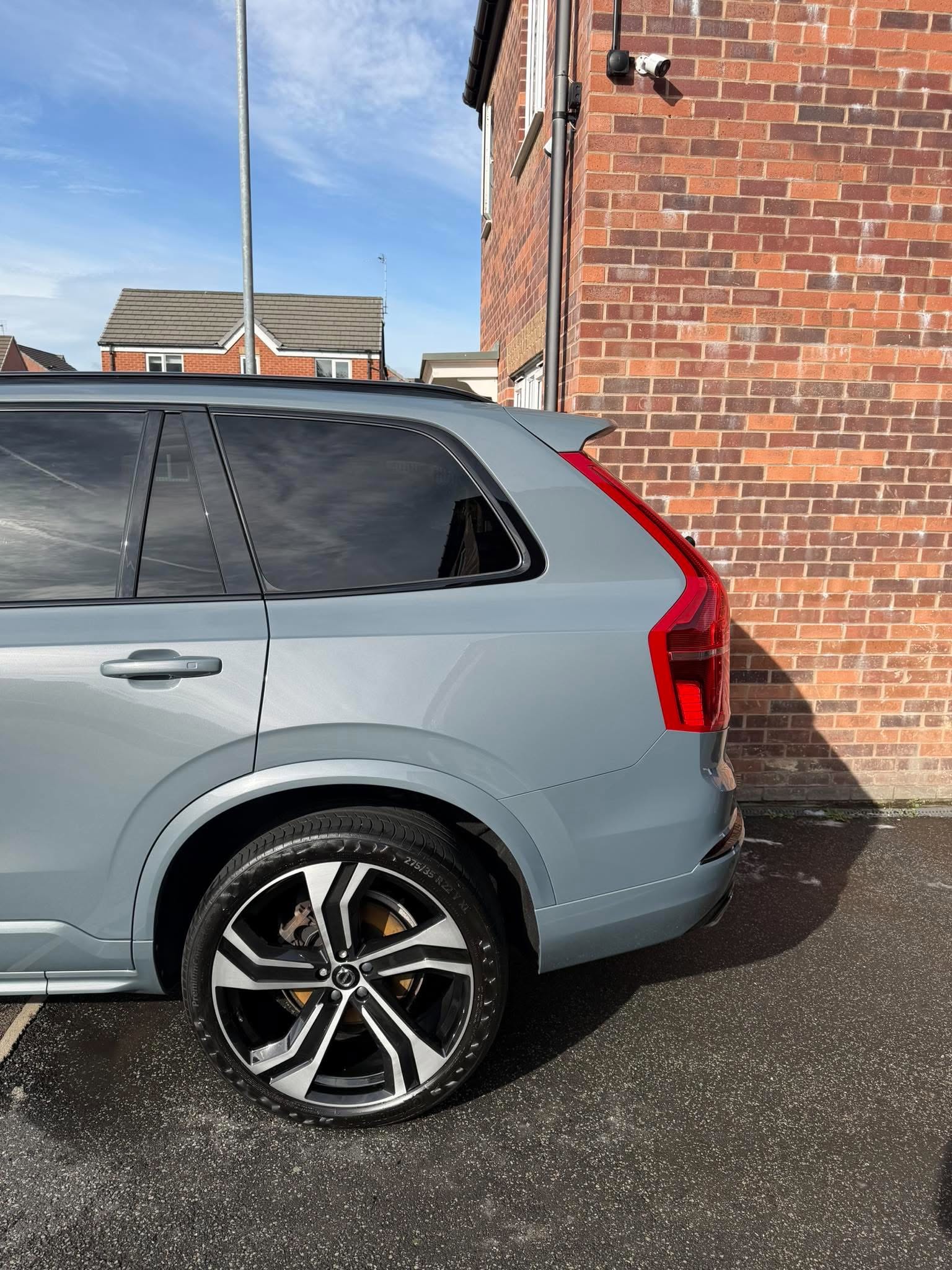Rear quarter and wheel finish of a grey Volvo XC90 after detailing